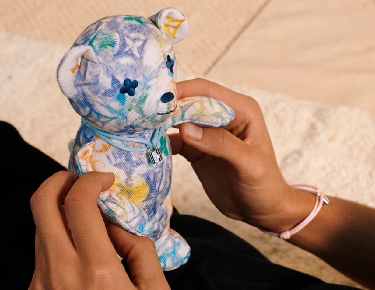 Louis Vuitton renueva su compromiso con los niños con las pulseras  solidarias de UNICEF